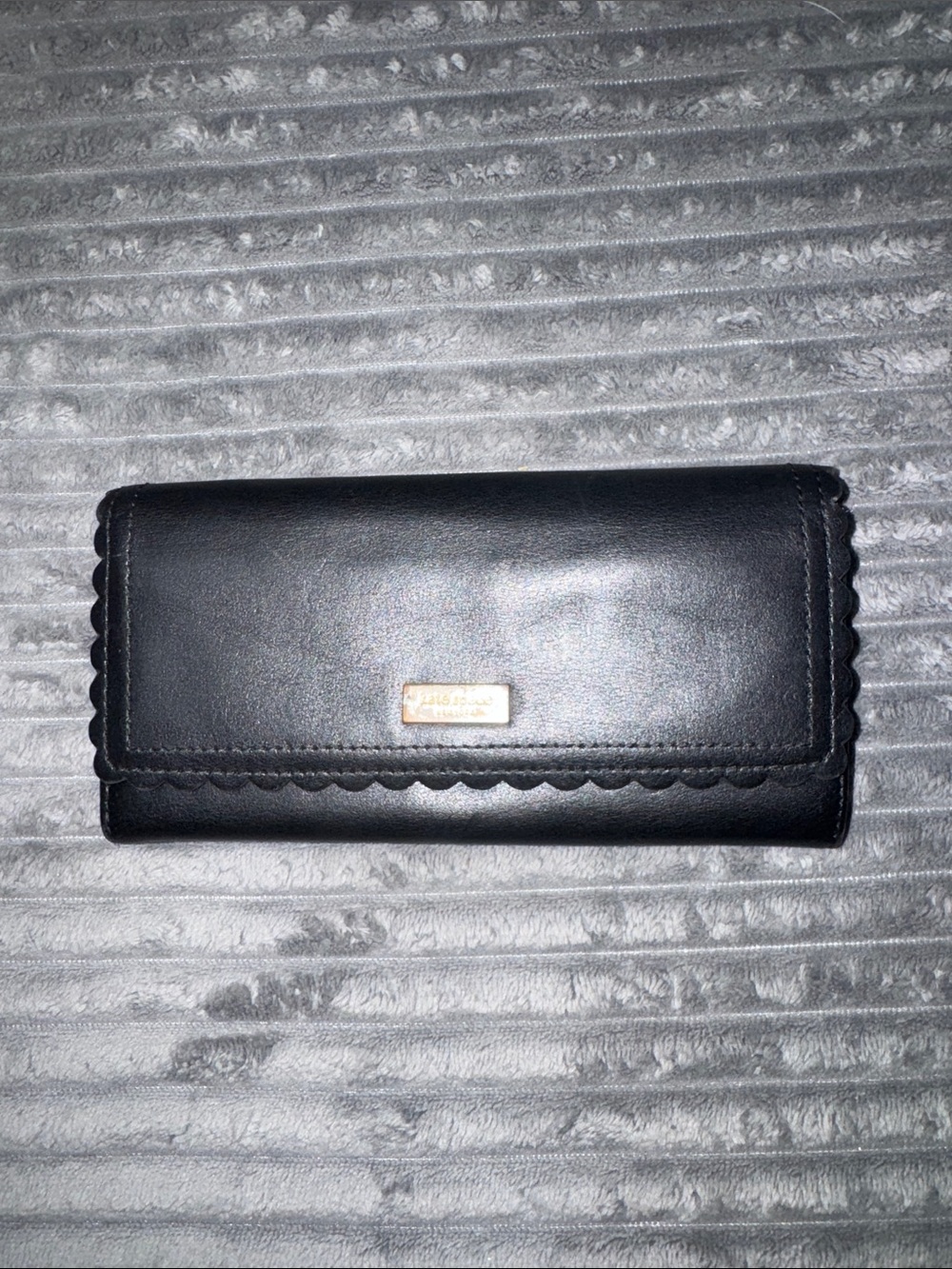 kate spade Black Scalloped-Edge Leather Wallet with Gold Plaque